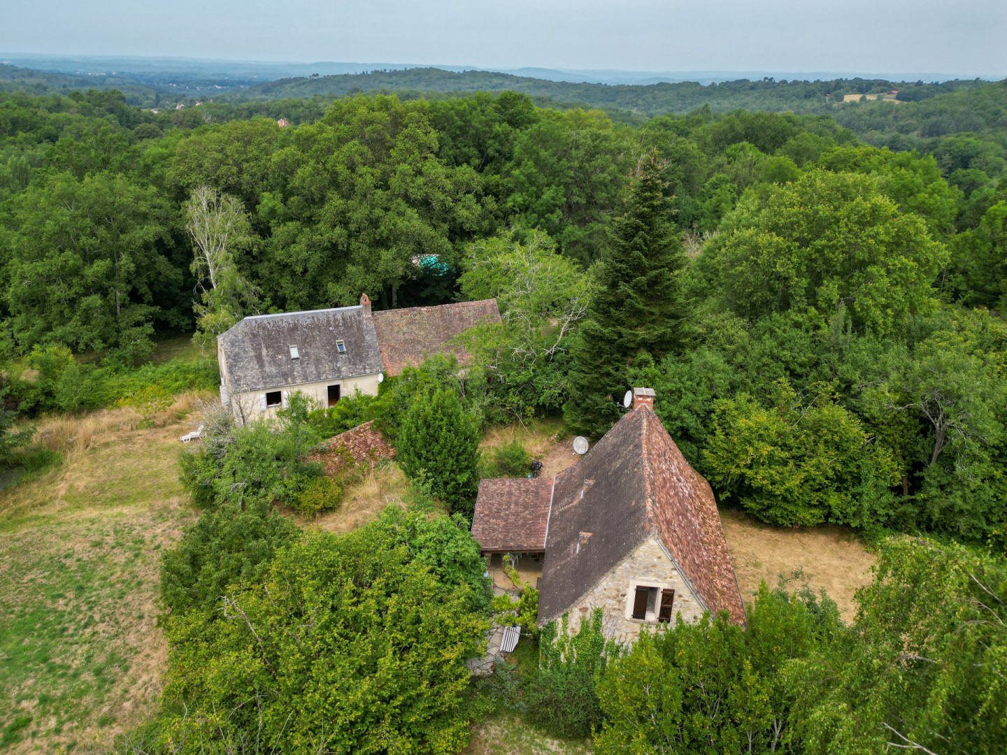 EXCLUSIVITE - Belle Propriété de caractère typique dans un environnement préservé sur 2ha avec points d'eau
