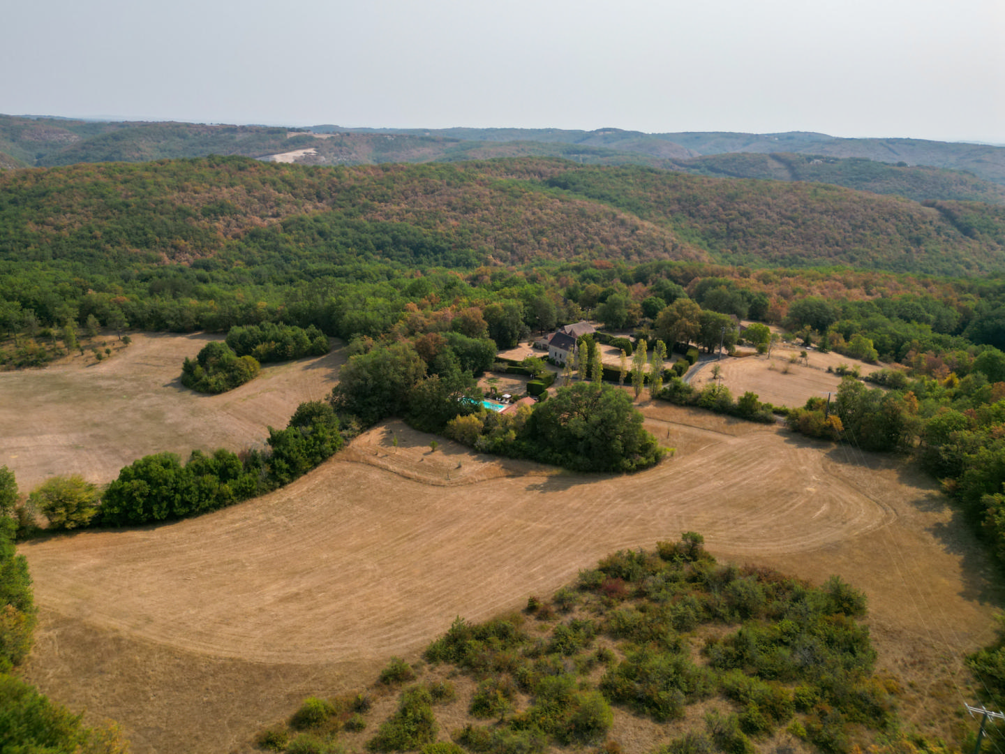 EXCLUSIVITE - Secteur Carlux - Magnifique Propriété de charme en pierre sur 3ha48 avec piscine chauffée
