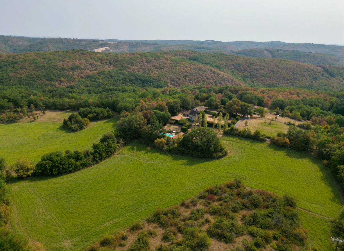 EXCLUSIVITE - Secteur Carlux - Magnifique Propriété de charme en pierre sur 3ha48 avec piscine chauffée