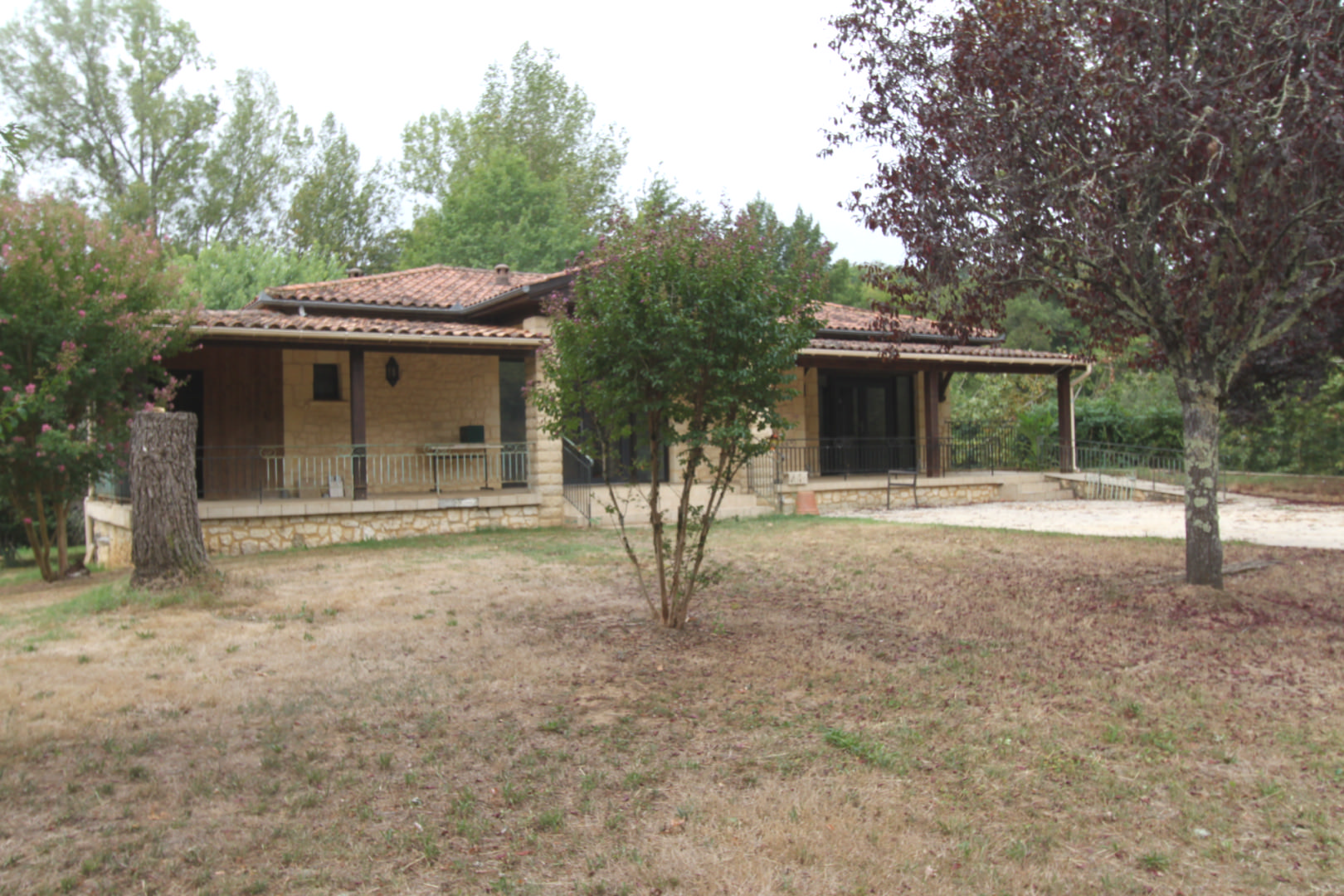 SECTEUR GOURDON - Maison contemporaine - deux appartements indépendants sur environ 4500 m² arborés