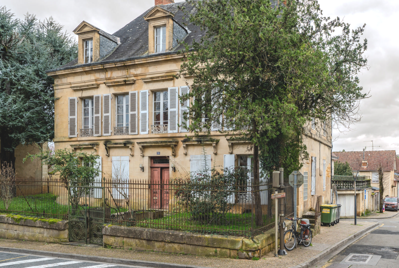 EXCLUSIVITE - GOURDON - Belle Demeure bourgeoise en pierre à rénover avec jardin proches commerces