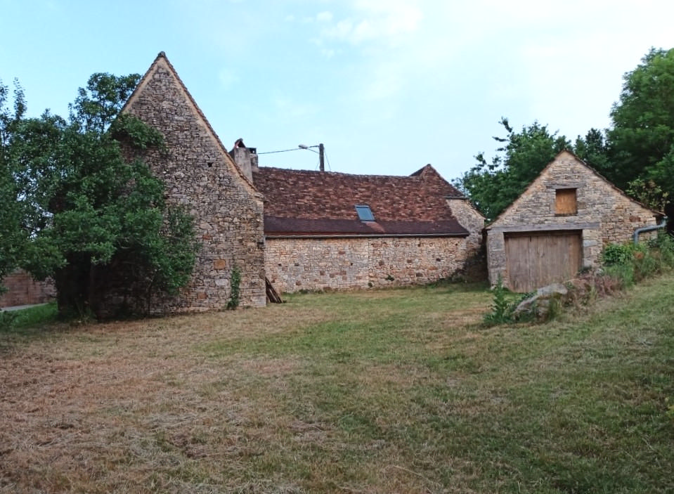 EXCLUSIVITE - Secteur Gourdon - Jolie petit enclos en pierre à restaurer avec jardin