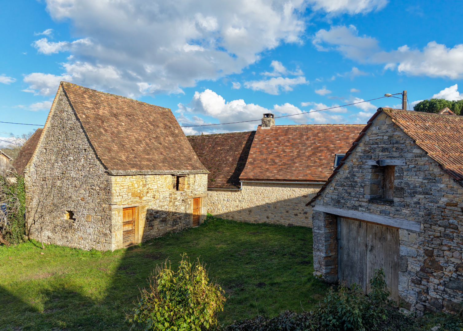 EXCLUSIVITE - Secteur Gourdon - Jolie petit enclos en pierre à restaurer avec jardin