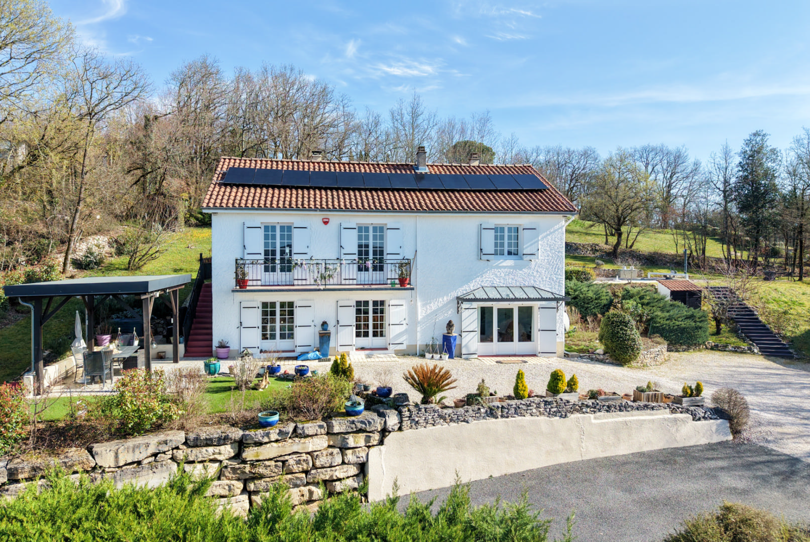 Secteur Carlux - Ravissante Maison en excellent état avec vue imprenable, piscine chauffée et garage