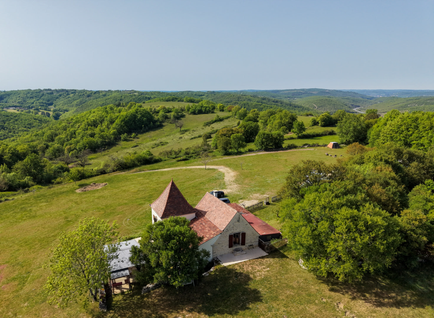 EXCLUSIVITE - Secteur GOURDON - Maison atypique dans un environnement privilégié avec vue imprenanble sur 1ha2 boisés 