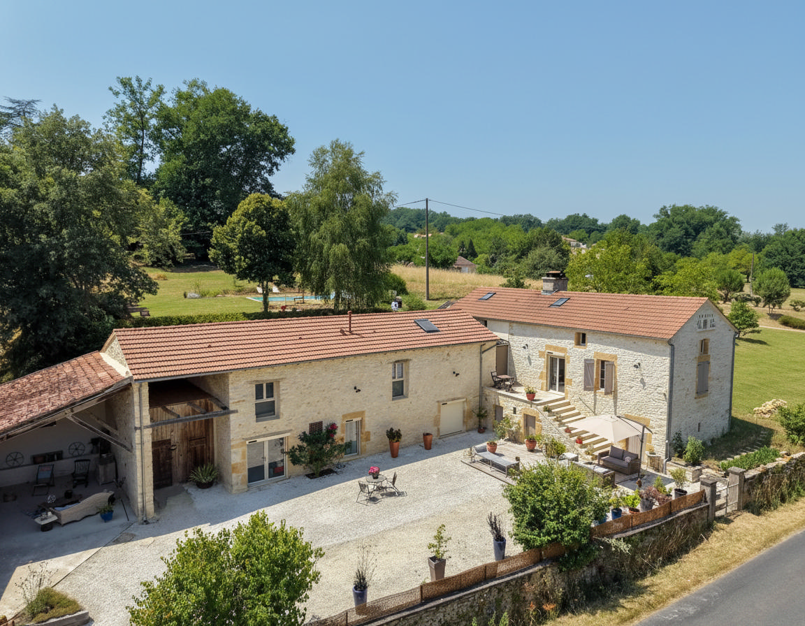 EXCLUSIVITE - SECTEUR CAZALS - Charme et authenticité pour cette Propriété de caractère restaurée sur 2251 m² arborés avec piscine