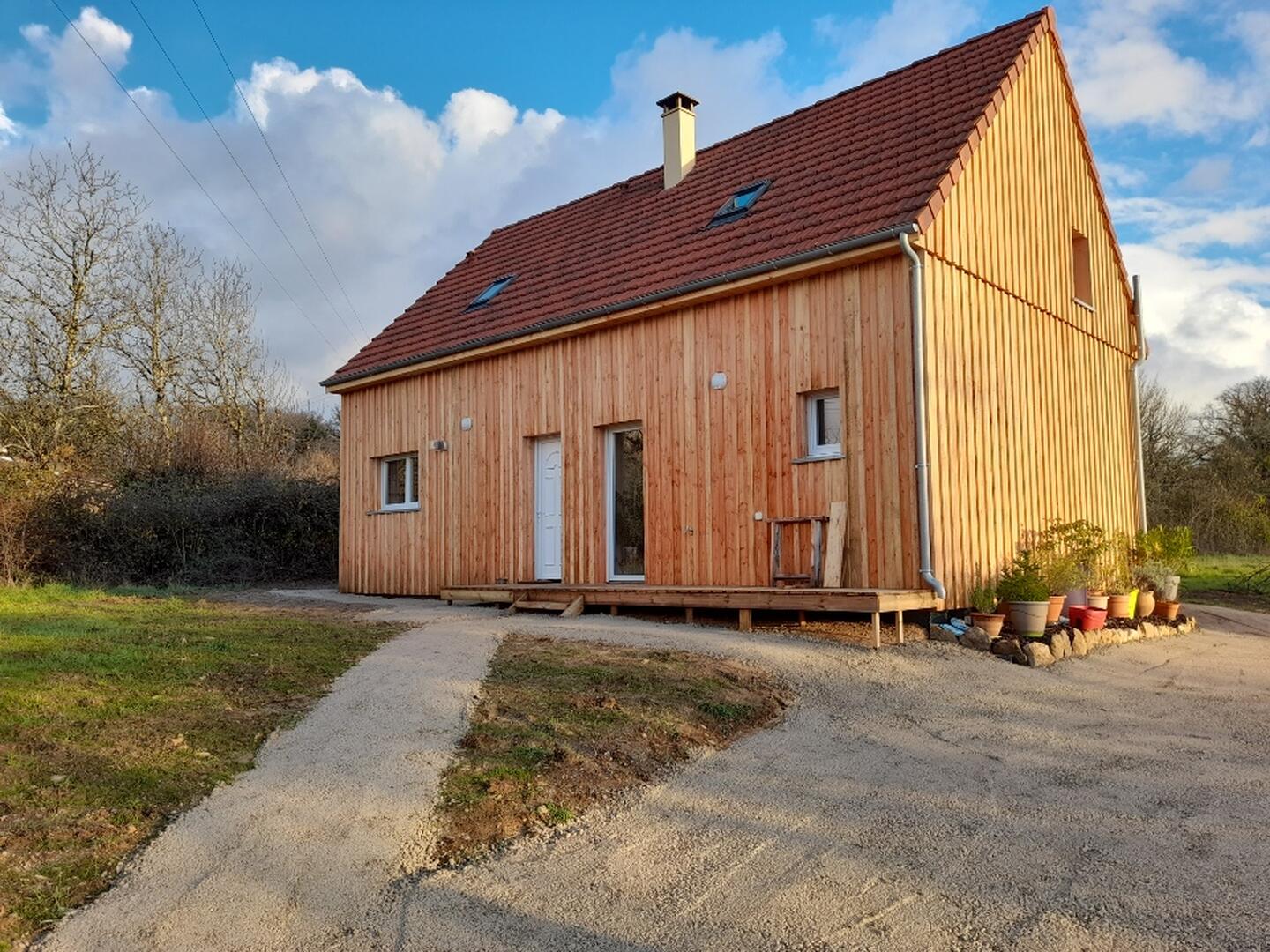 MAISON EN BOIS RECENTE