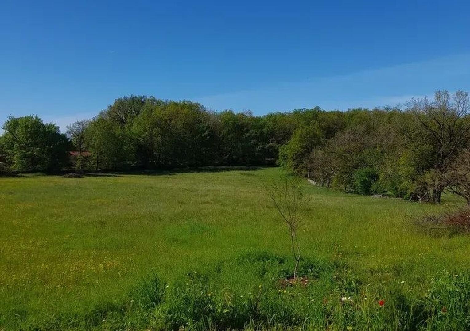 Terrain constructible d'une surface de 2188 m²