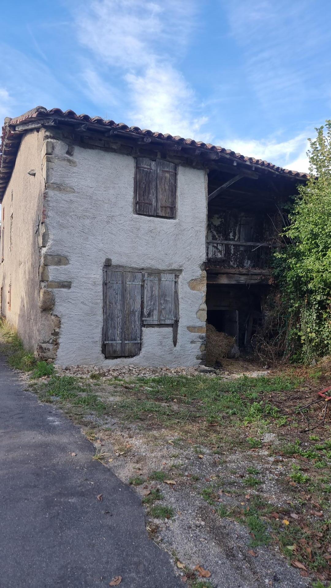 Ensemble en pierres à restaurer à une quinzaine de minutes de Figeac