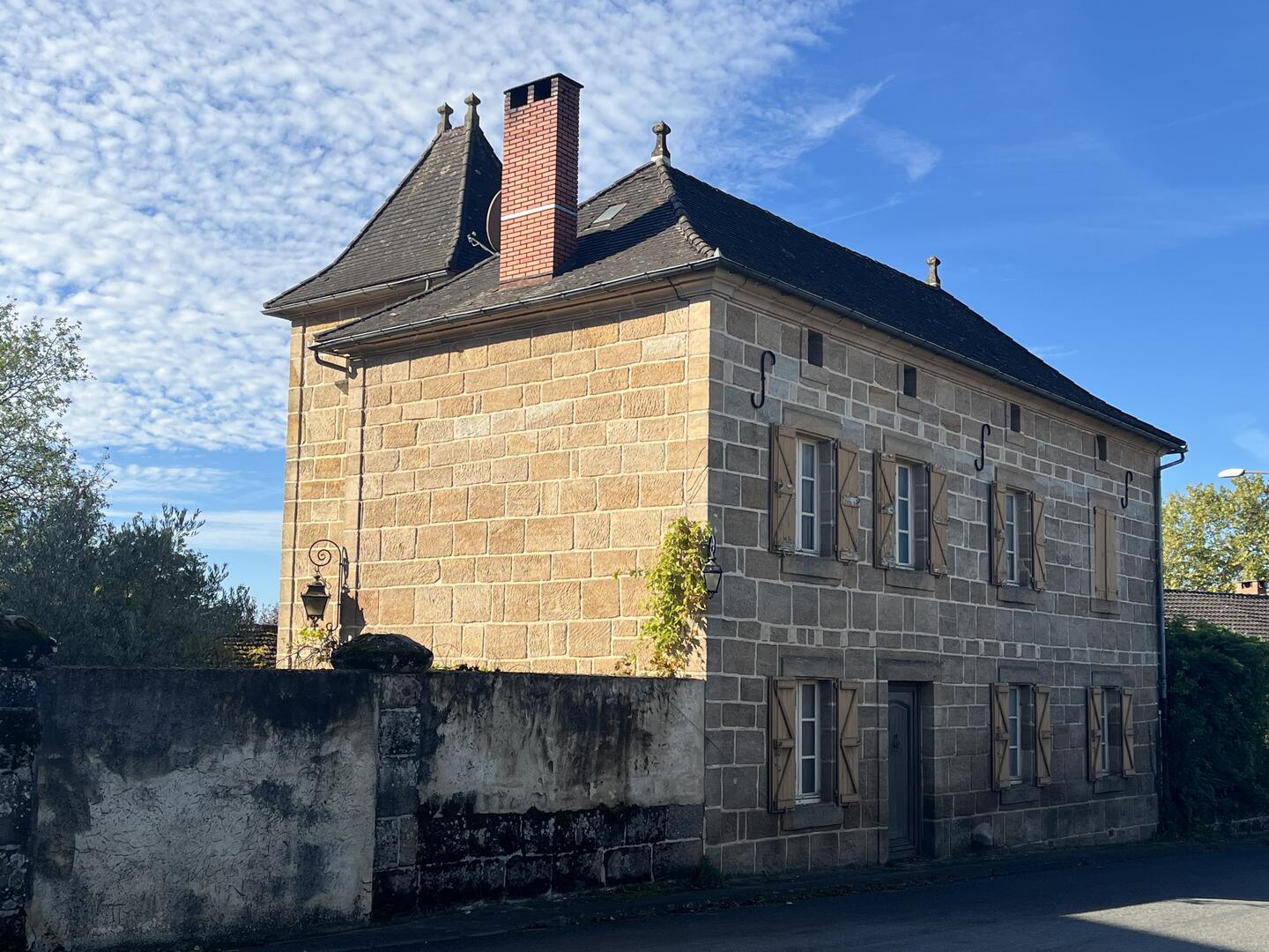 SECTEUR LACAPELLE-MARIVAL - Authentique maison en pierre - 213 m² Proche GR6 Saint Jacques de Compostelle
