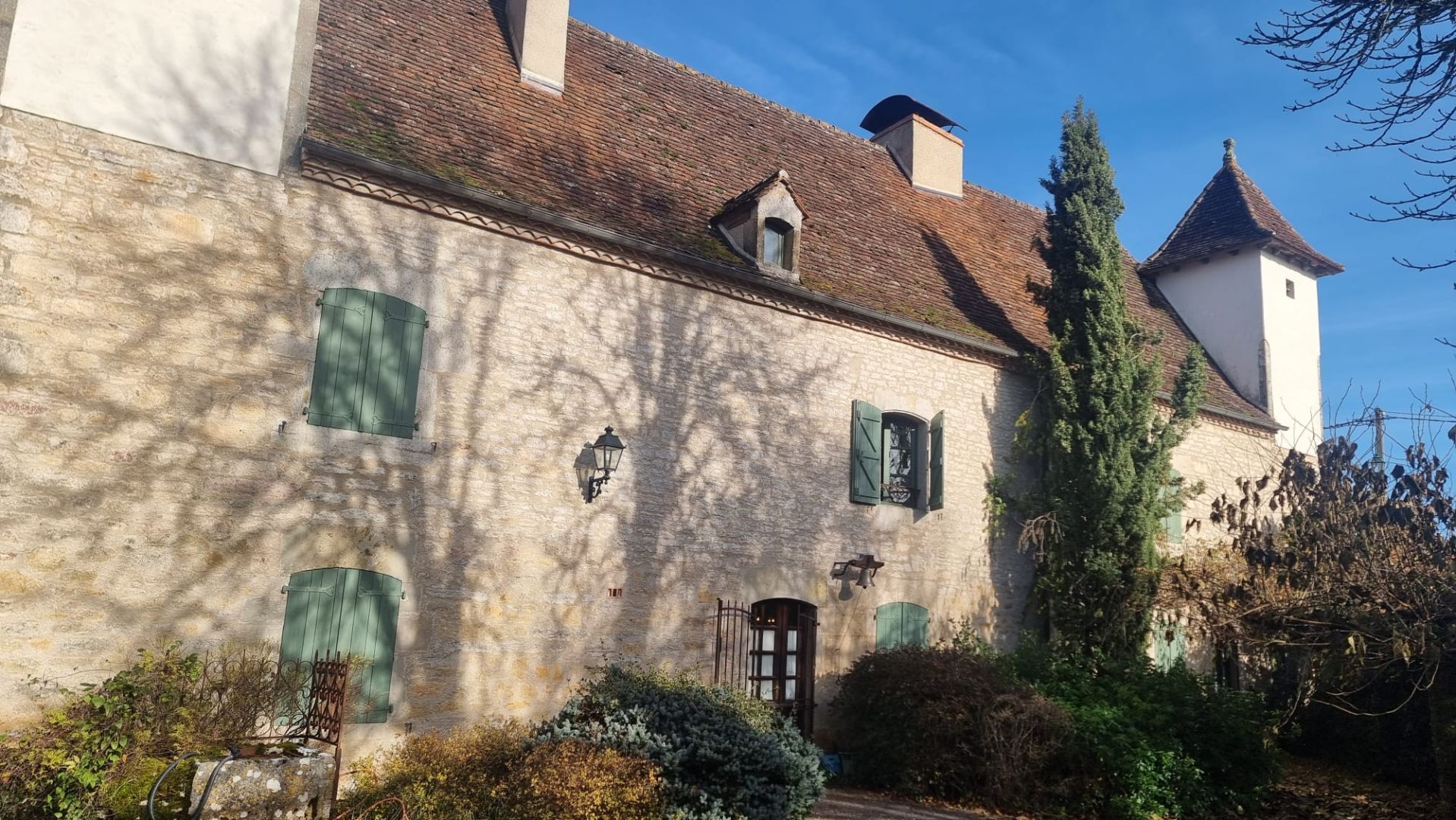 Propriété de caractère en pierre avec dépendances et piscine – SECTEUR LIVERNON