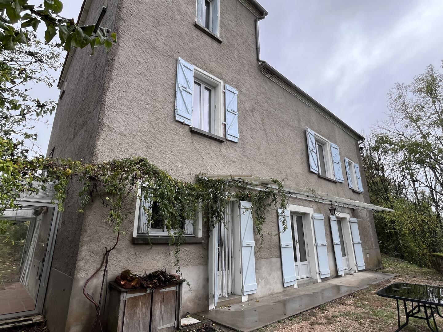 Maison de Maître avec terrain arboré - Proche de Figeac -
