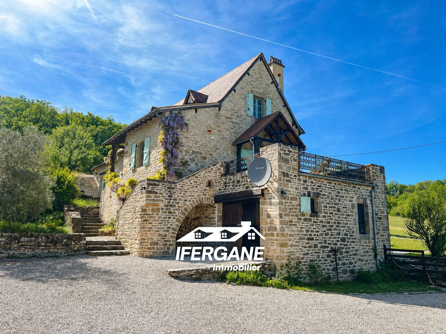 SECTEUR CAJARC - Maison de caractère en pierre avec garage, grand terrain, piscine et jacuzzi