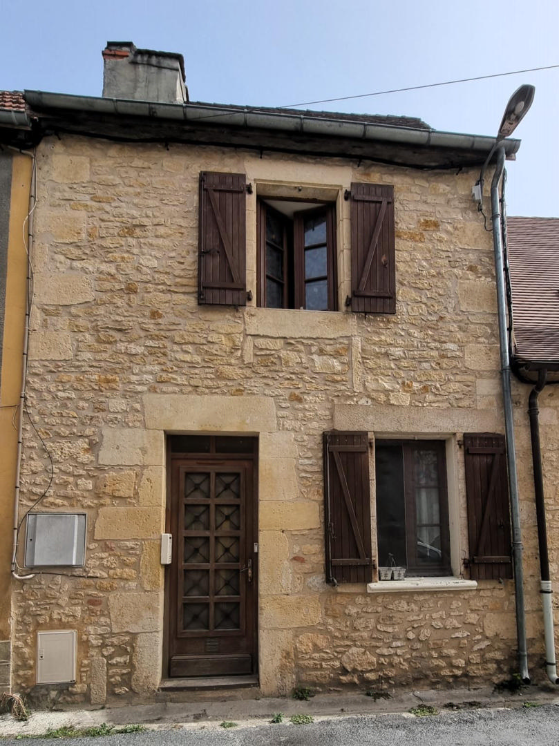 Montignac, charming town house with around 60 m² of living space on two