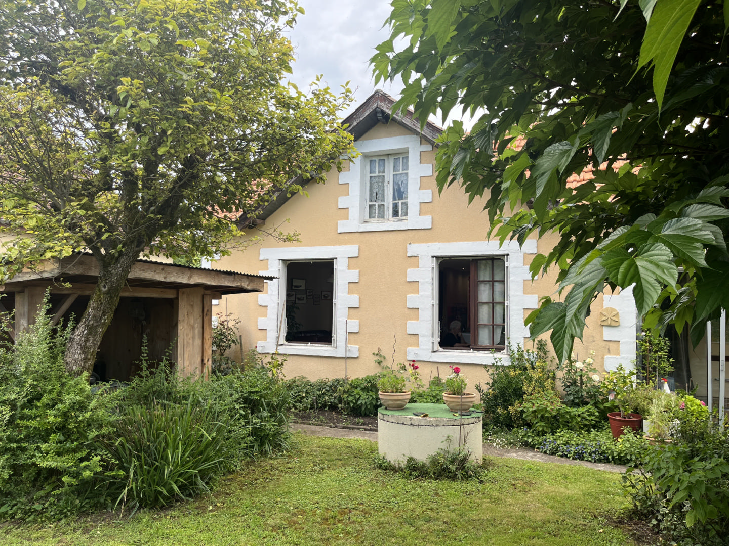  A Montignac-Lascaux, maison de plain pied avec jardin dans le centre de MONTIGNAC.