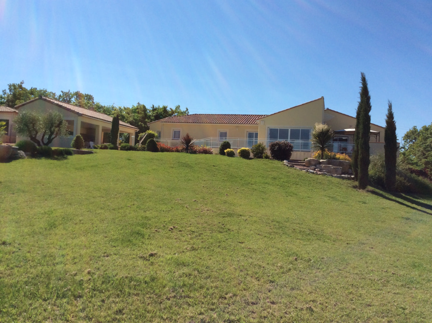 Grande et belle contemporaine au sud de Cahors 