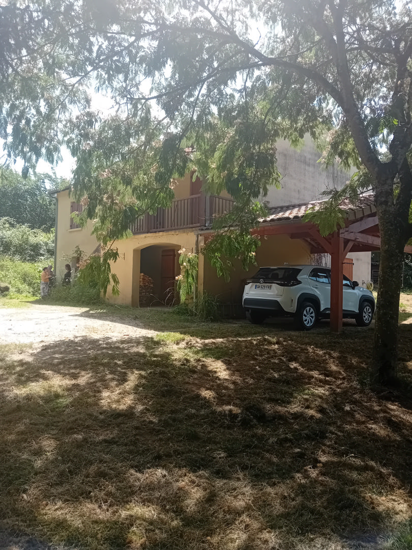 Entre Gourdon et Sarlat Maison T5 avec terrain clos 