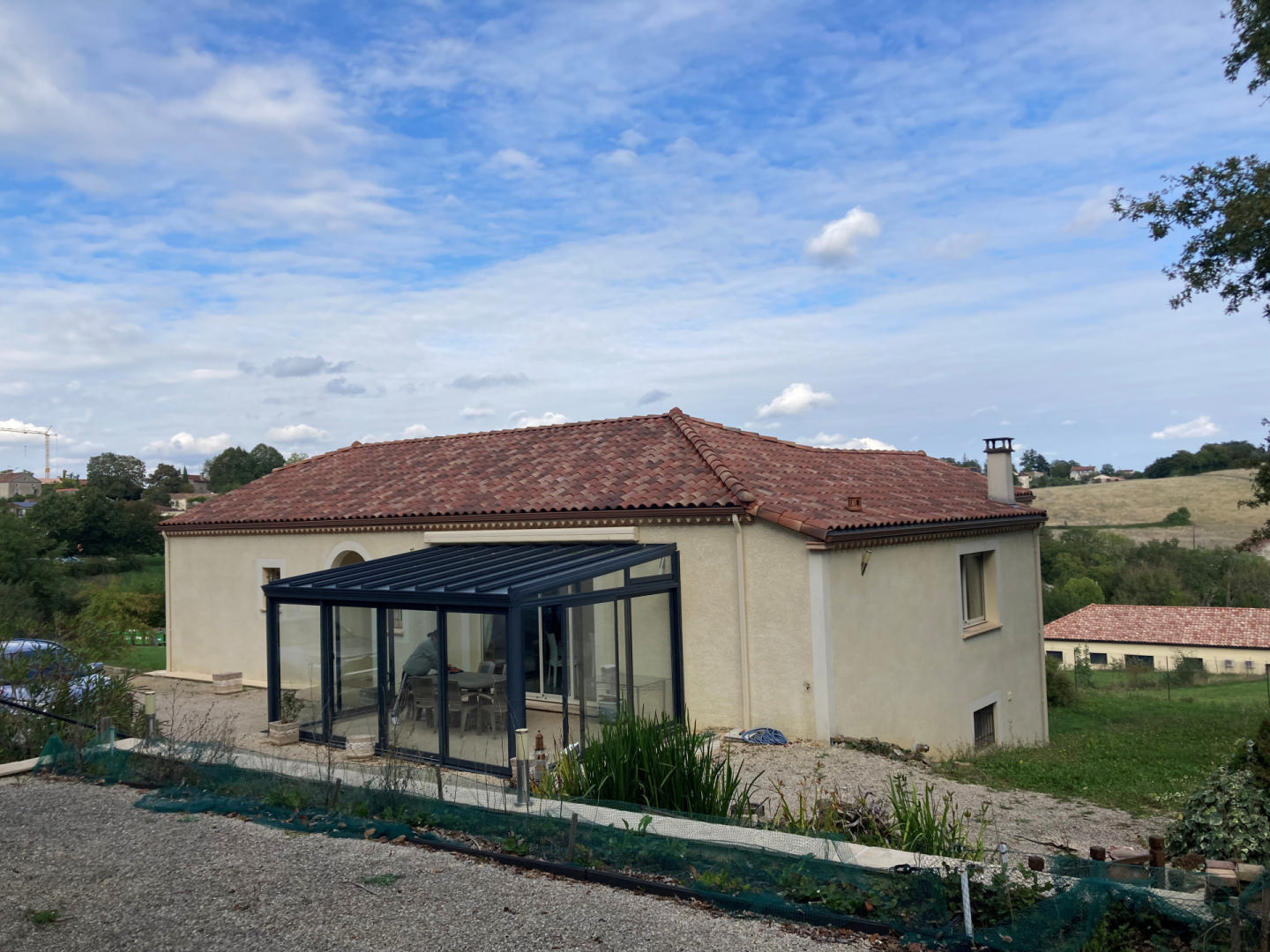 7 mn nord cahors. Contemporaine de 166 m² habitables avec vue . Prestations de qualité 