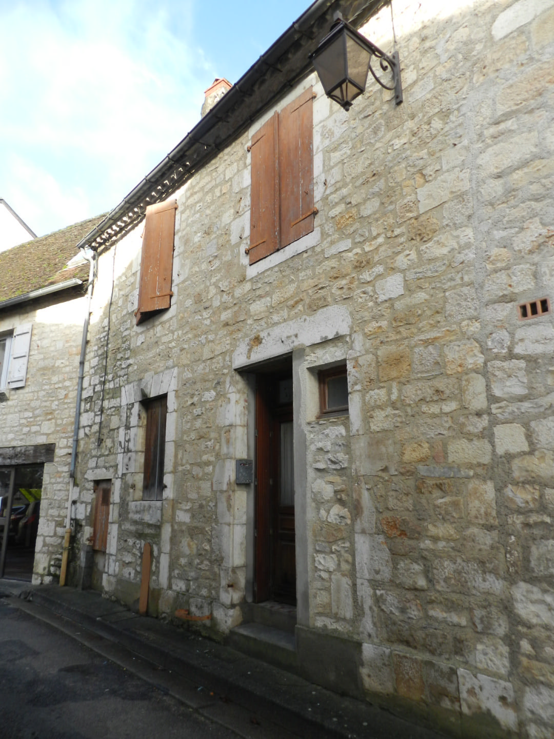 For sale Gramat centre stone house to restore 102 m², 7 rooms