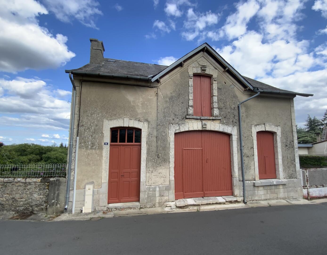 A vendre Gramat centre, ancien entrepôt à convertir, terrain 299 m²