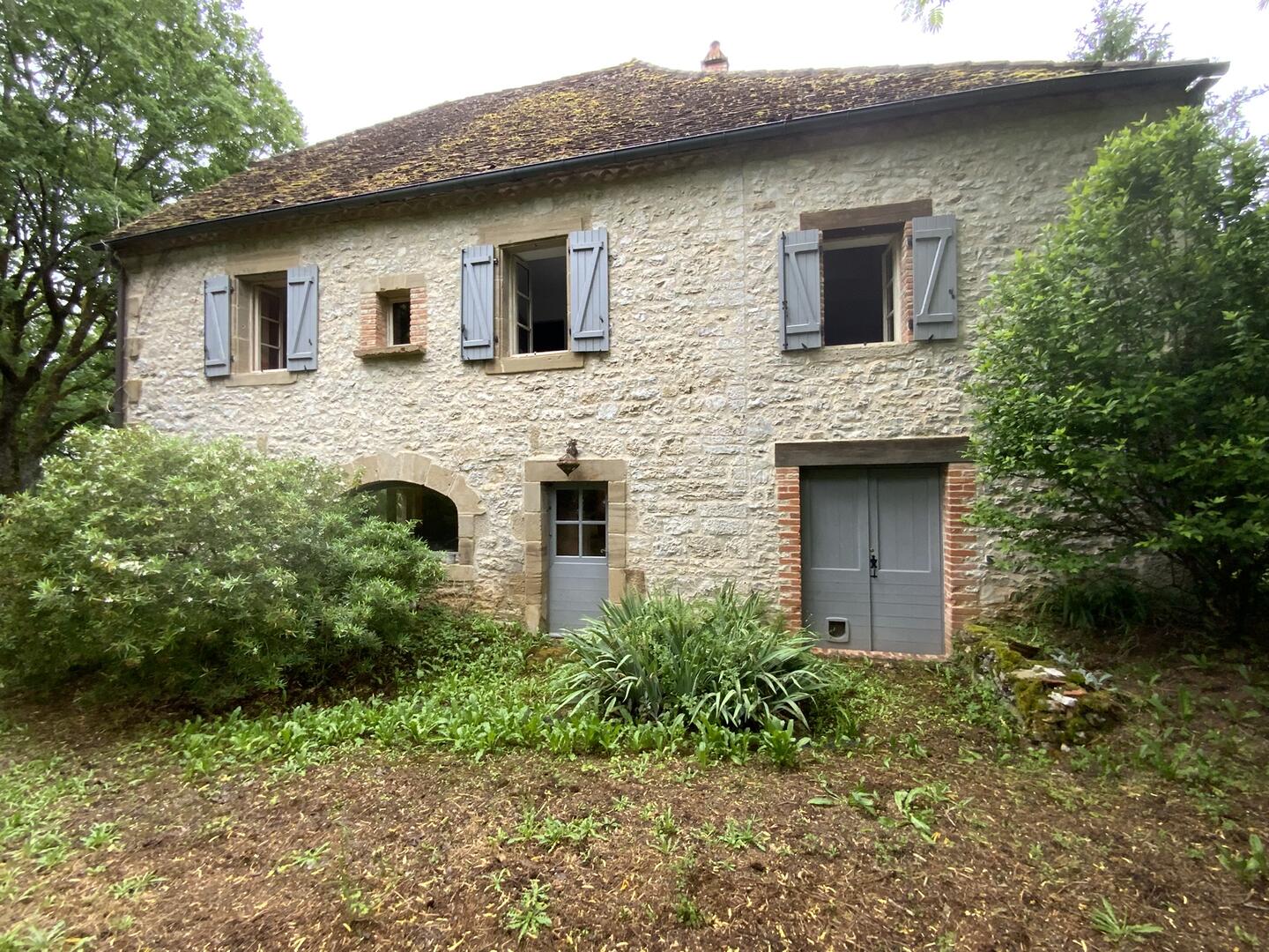 Maison de caractère en pierre sur la commune de  Liourdres 19120