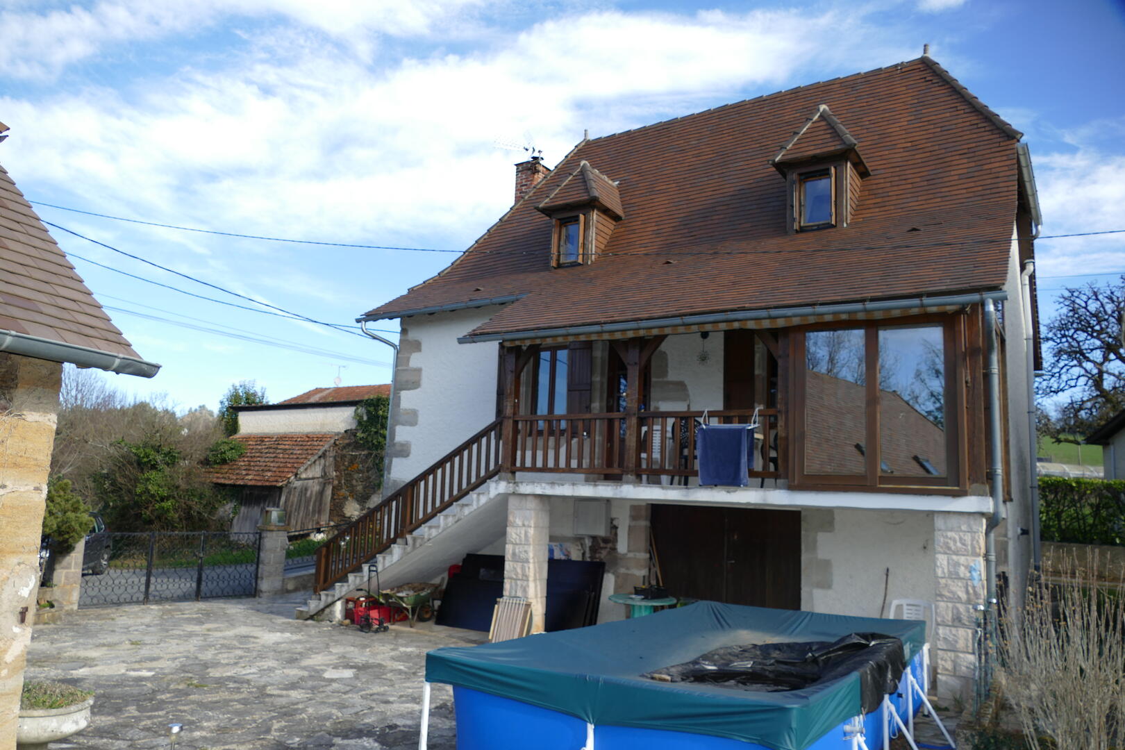 Secteur LACAPELLE-MARIVAL, maison en pierre avec grange sur 321m² de terrain