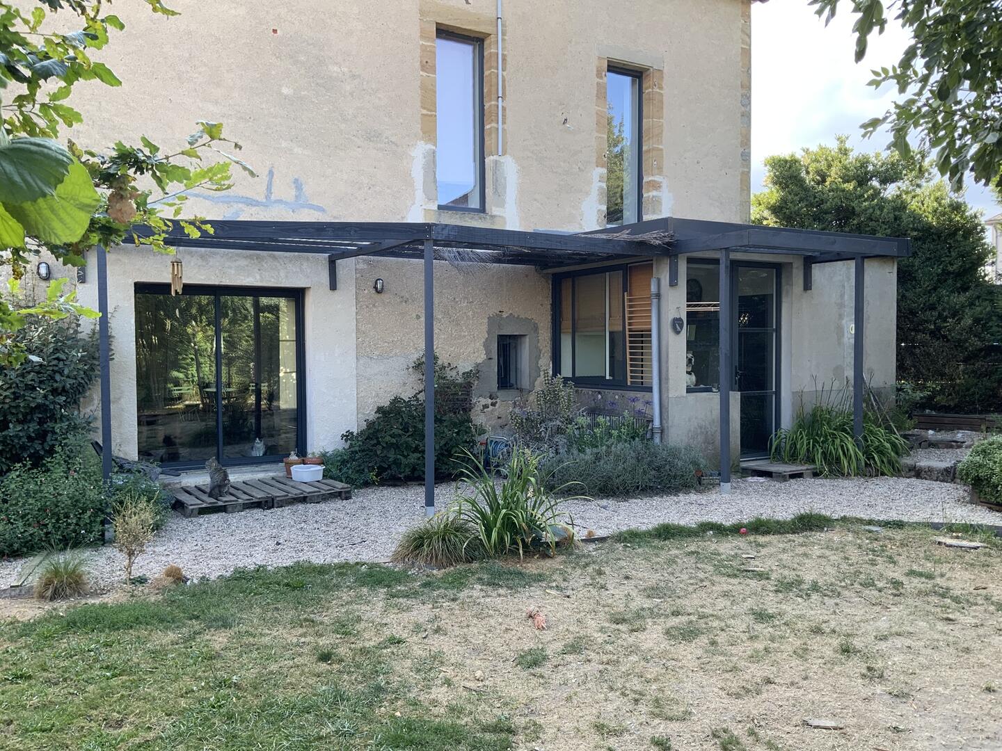 Secteur Lacapelle Marival, maison de 126 m² habitable, 4 chambres, dépendances.