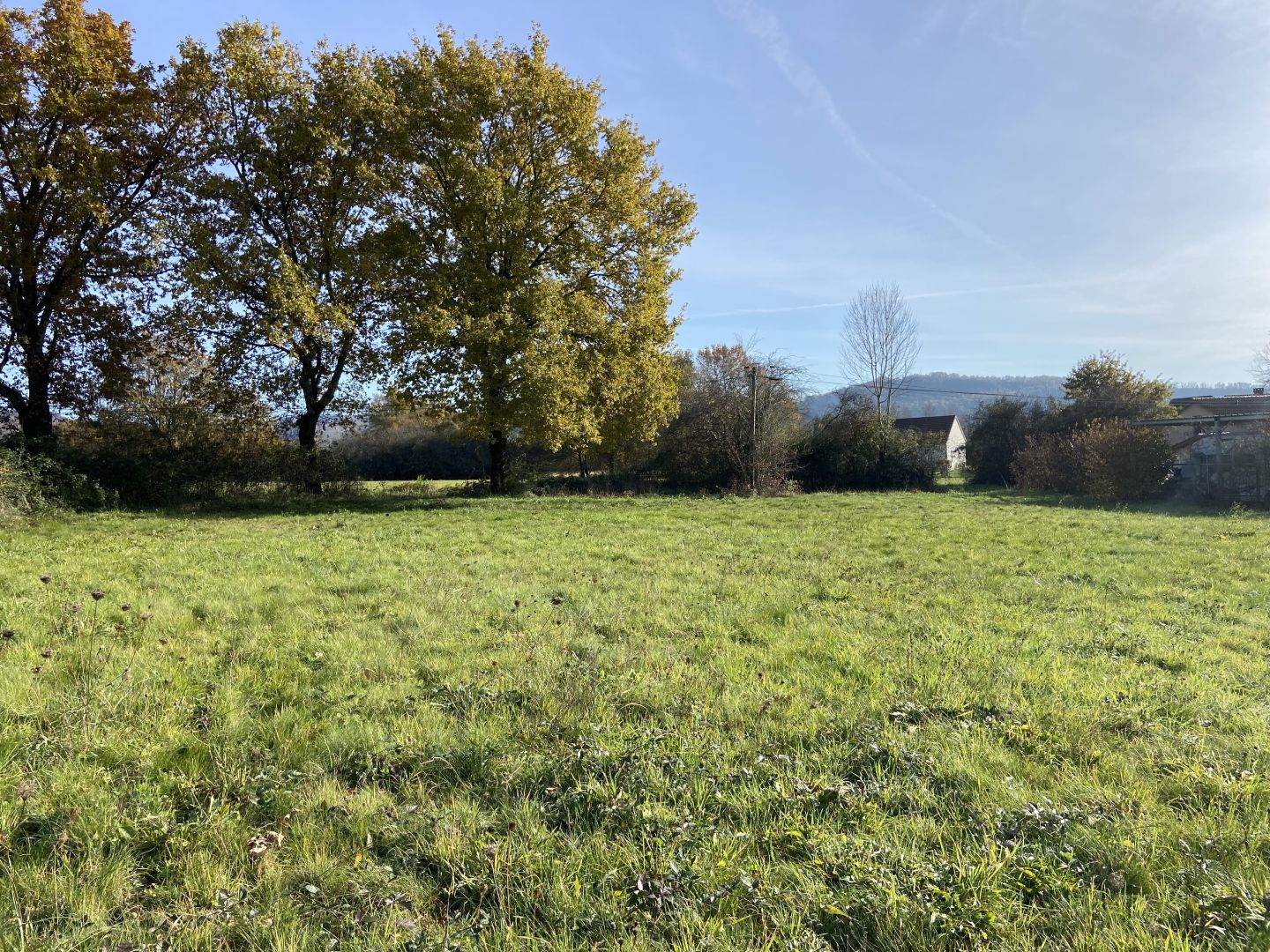 Aux portes de  Bretenoux-Biars , secteur résidentiel, proche toutes commodités, beau terrain à bâtir de 2020m².