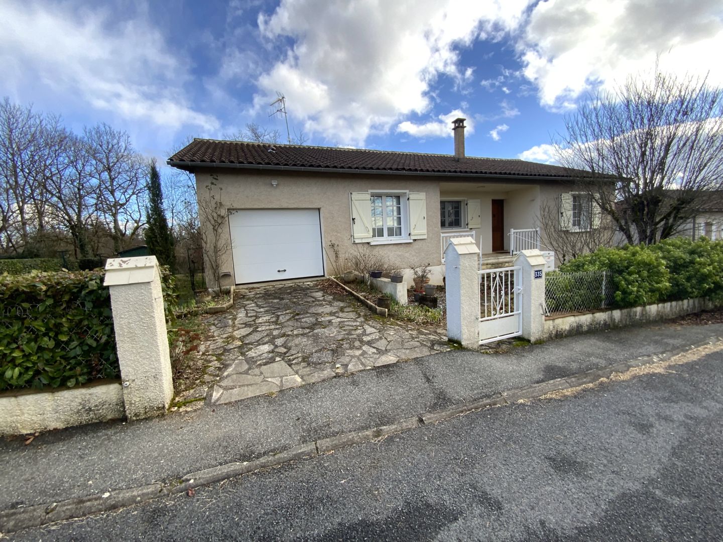 A vendre, secteur Gramat, maison 3 chambres, garage.