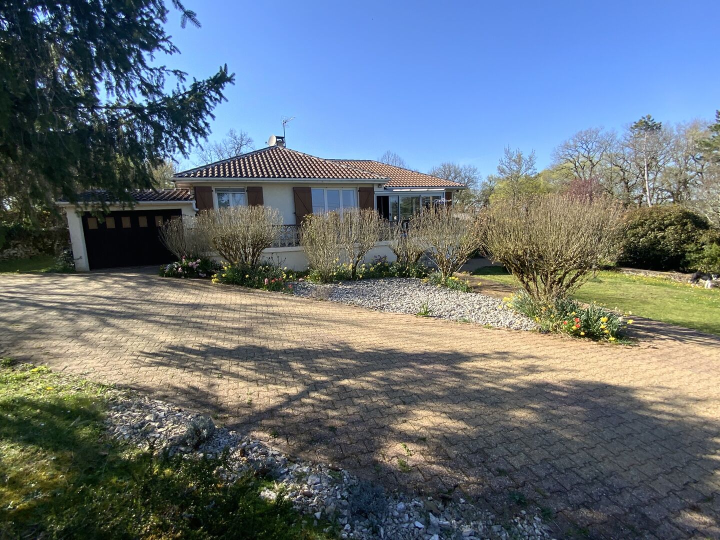  A vendre, maison T5 avec parc, garage et atelier à 5 min du centre ville de Gramat