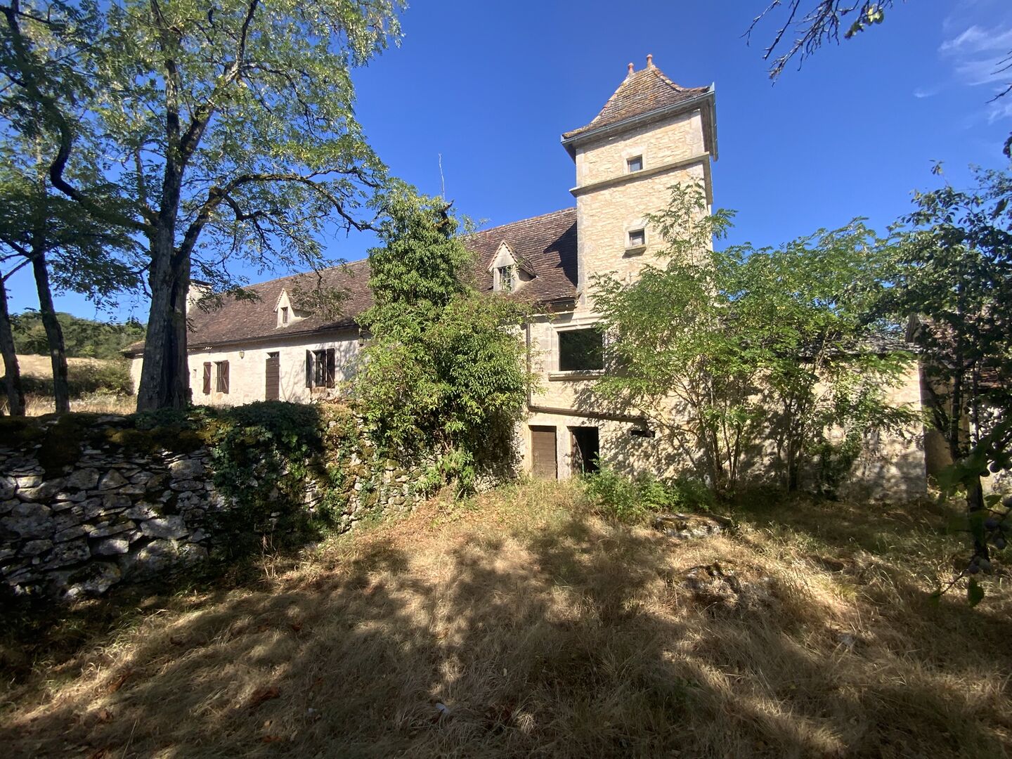 Gramat sector – Authentic Quercy longère in a preserved environment.