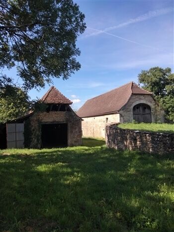  Secteur Gramat – Deux belles granges en pierre à réhabiliter, dans un environnement de charme