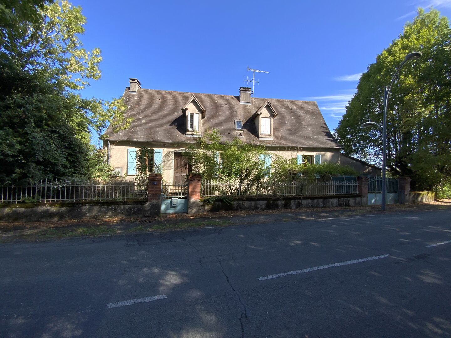 Secteur Coeur de Causse: Maison avec studio indépendant et 8 953 m² de terrain, beau potentiel