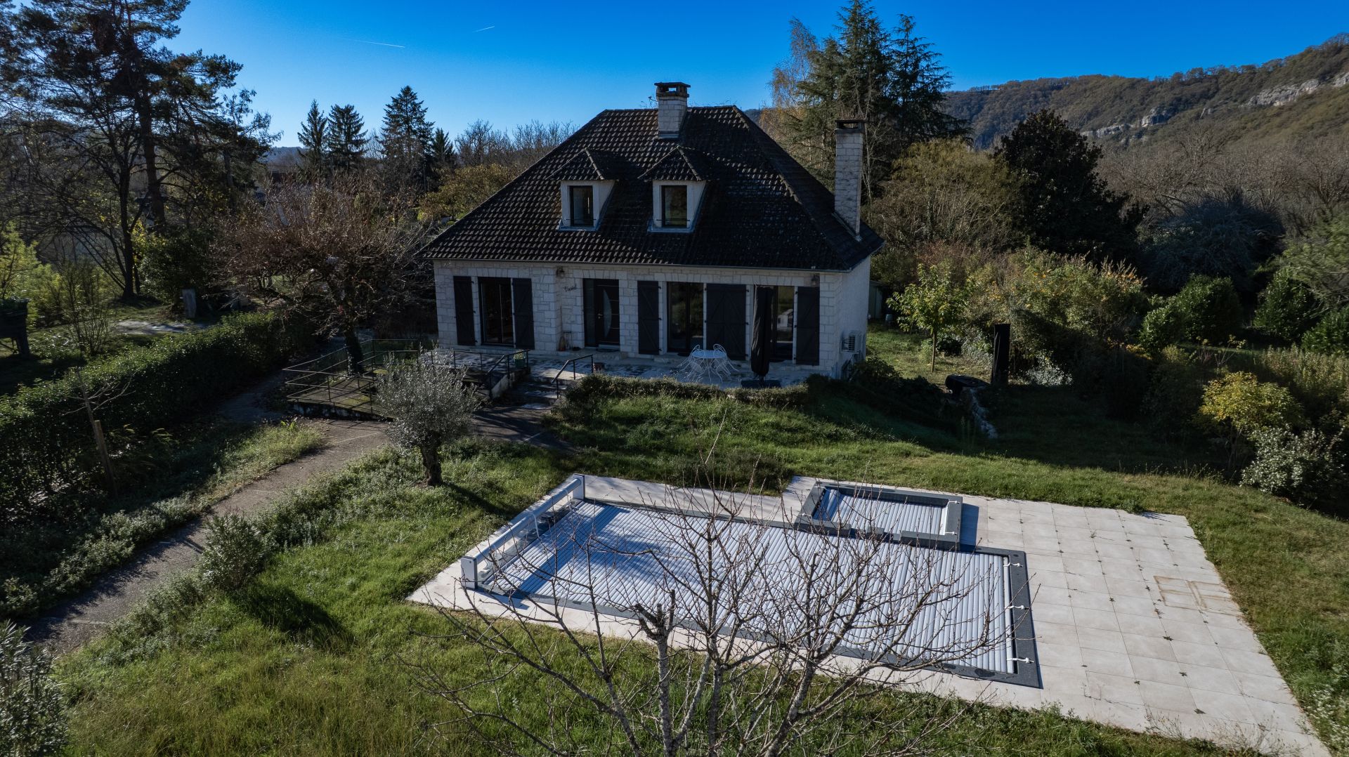 Vallée de la Dordogne, Maison 4 chambres , piscine, jaccuzi, jardin clos.