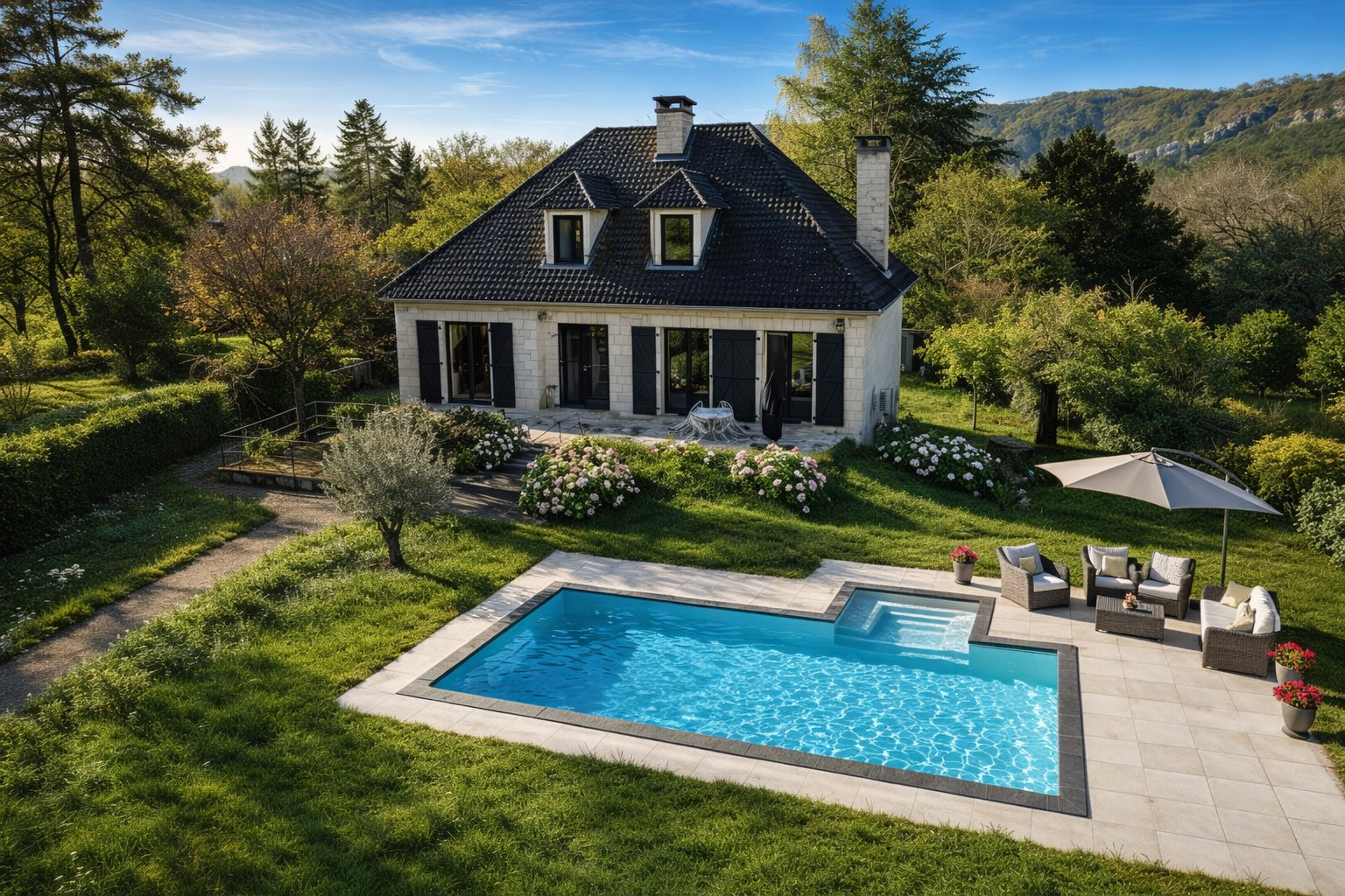 Vallée de la Dordogne, Maison 4 chambres , piscine, jaccuzi, jardin clos.
