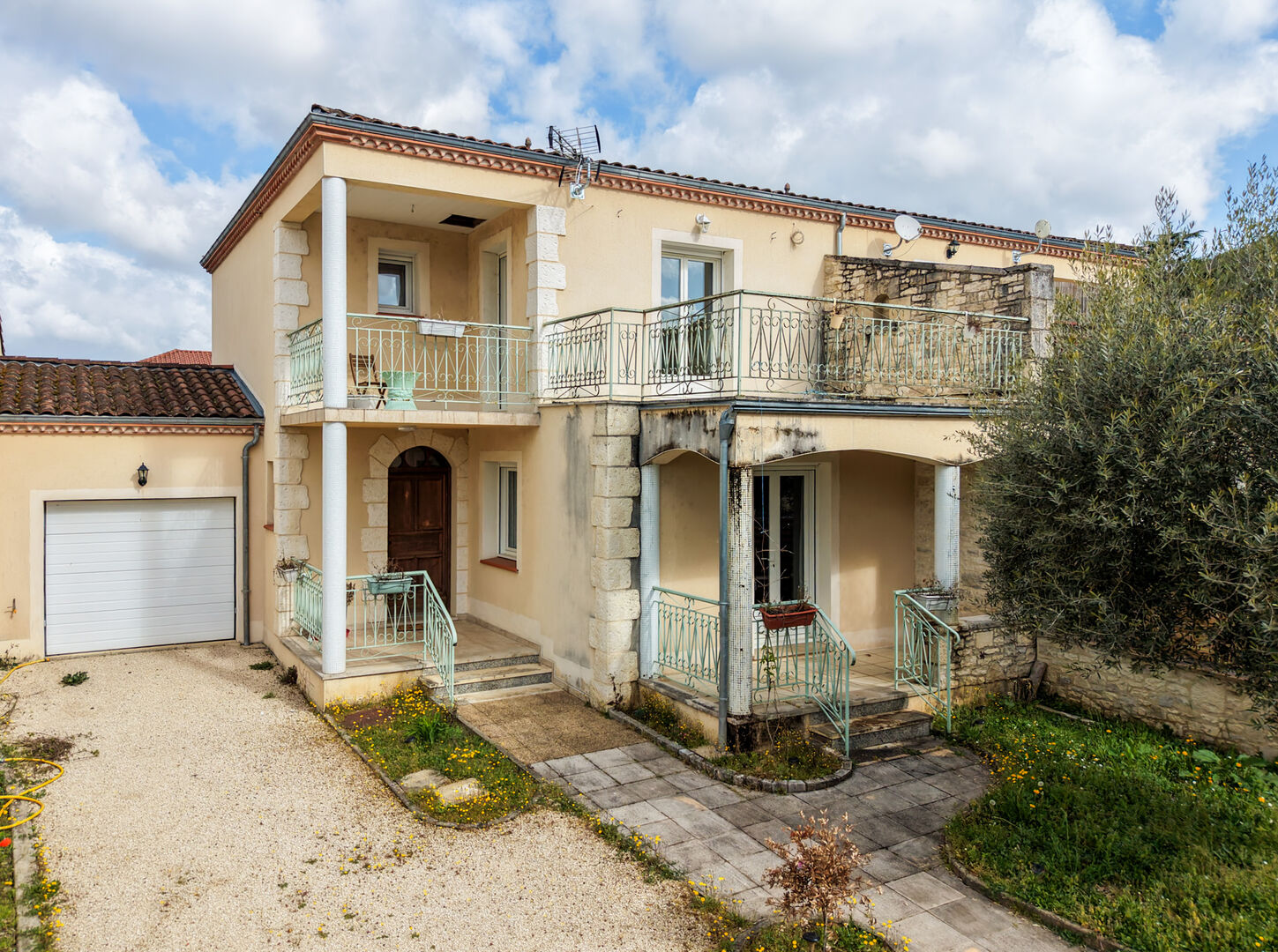 Charming Townhouse with Garden and Terraces in the Heart of Souillac