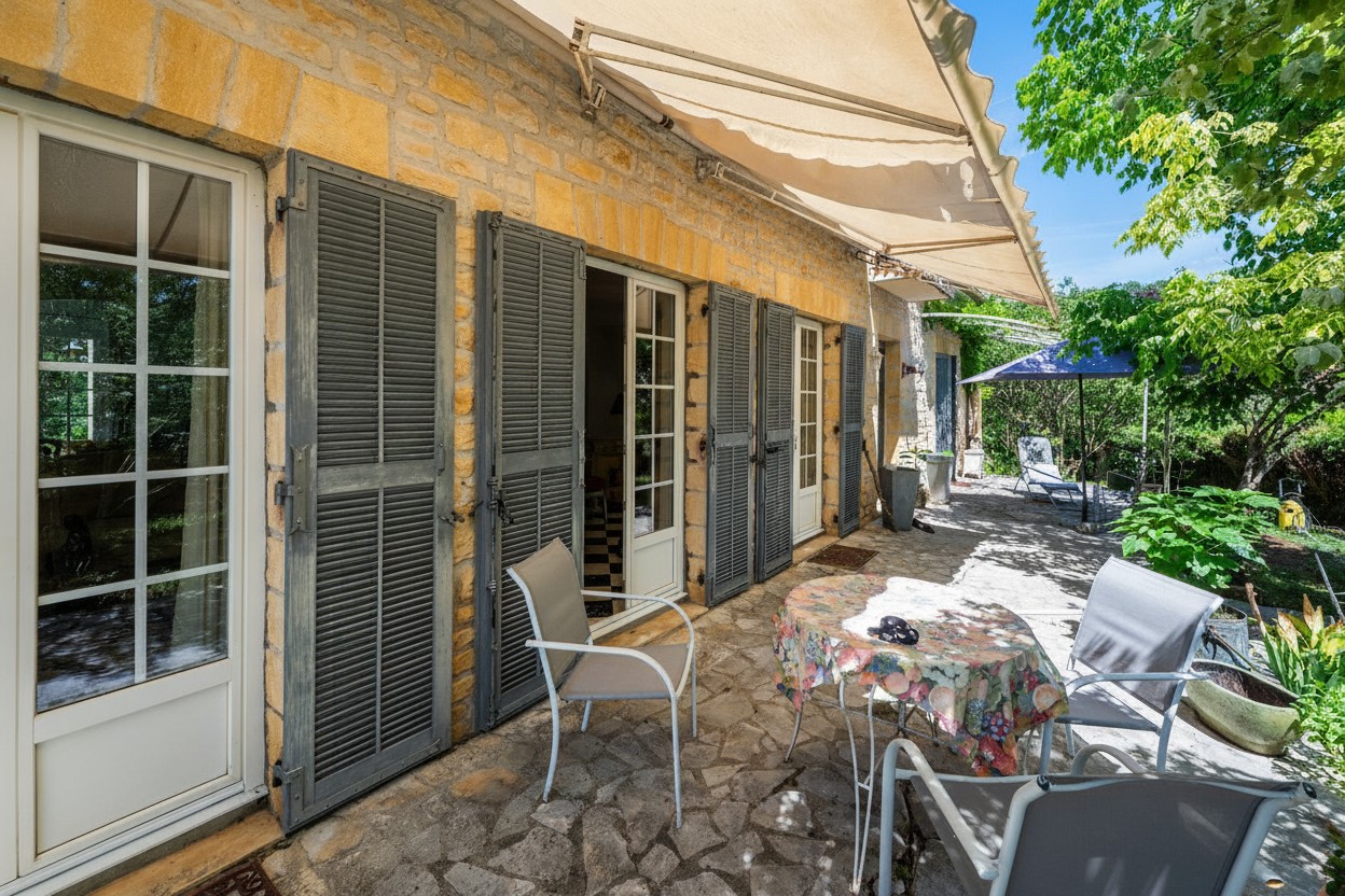 Sarlat – Grande maison familiale de 7 chambres avec piscine sur 1 930 m² de jardin clos
