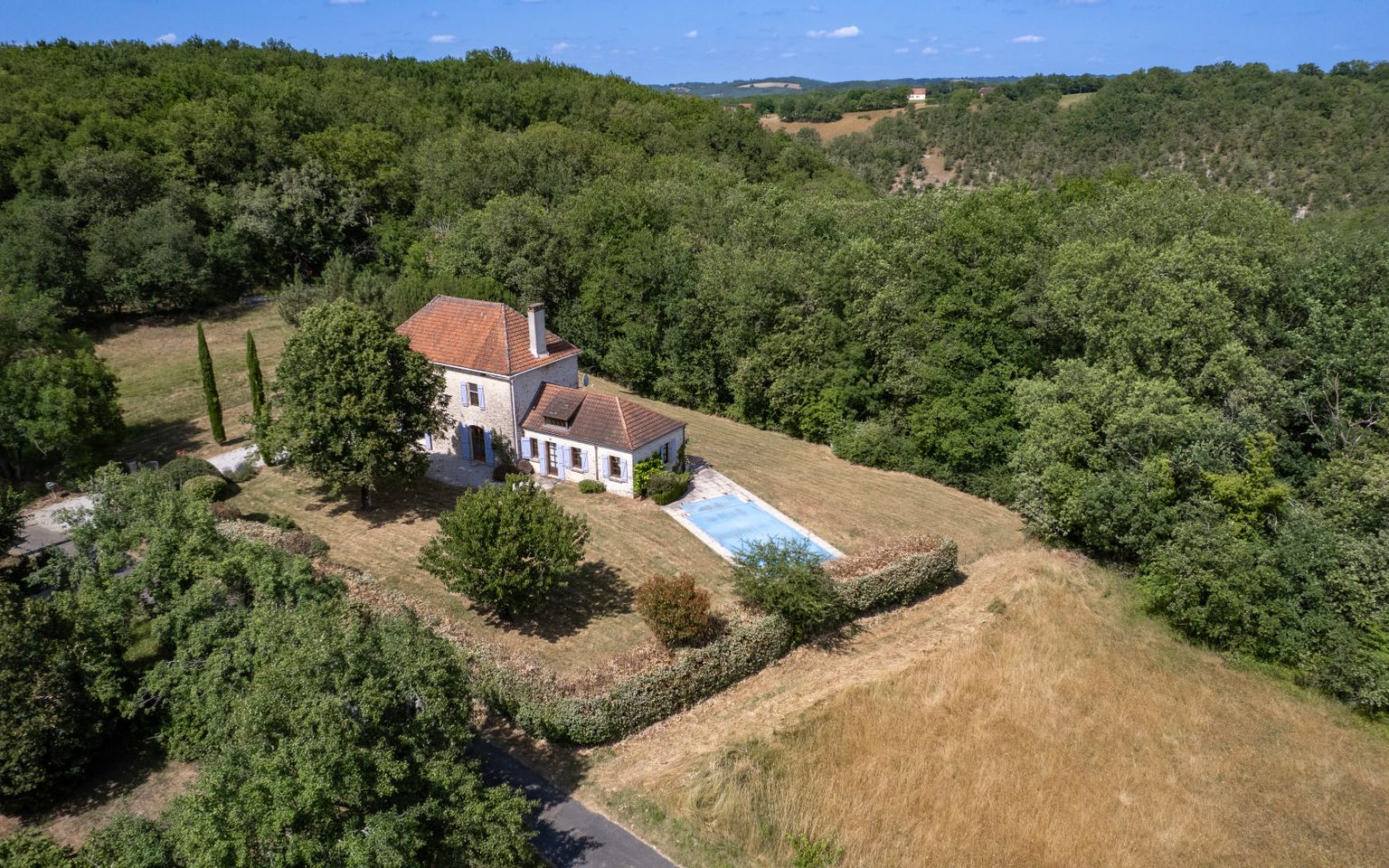 EXCLUSIVITE - Secteur Gourdon - Au calme, Belle Maison en pierre avec maison d'amis attenante sur 1ha7 avec piscine