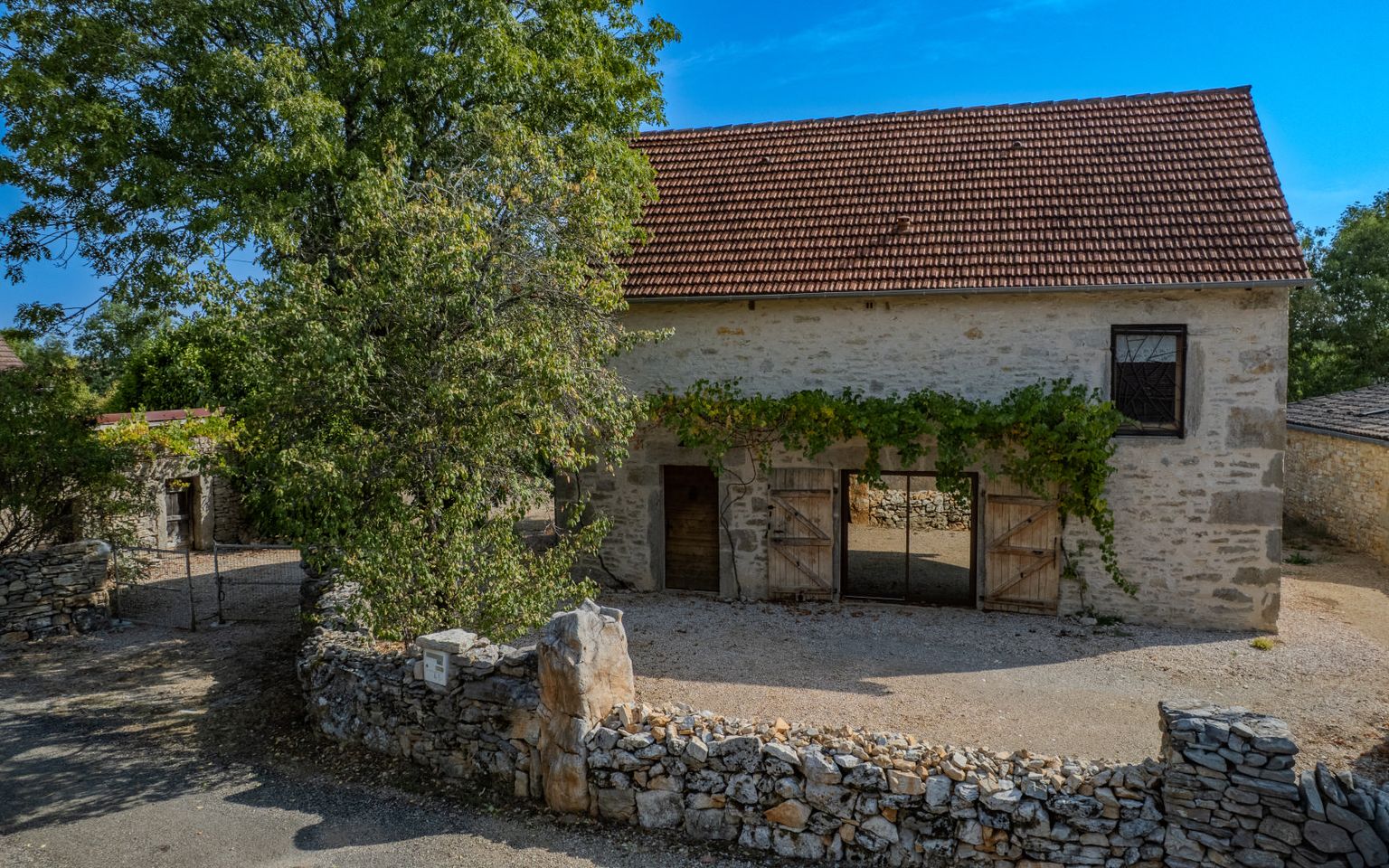 EXCLUSIVITE - Secteur Figeac - Ravissante Maison de charme en pierre restaurée sur 1002 m² avec jacuzzi
