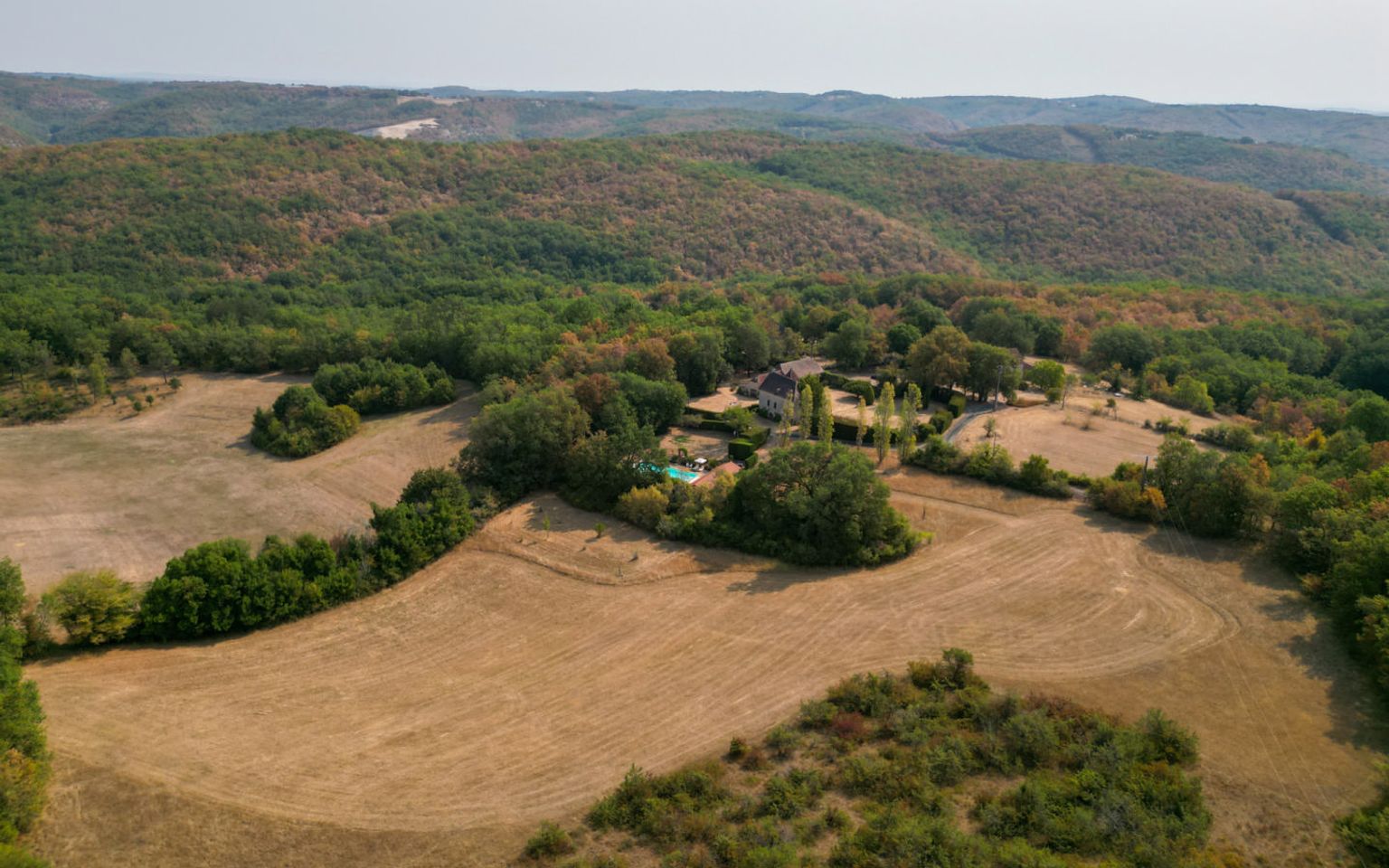 EXCLUSIVITE - Secteur Carlux - Magnifique Propriété de charme en pierre sur 3ha48 avec piscine chauffée