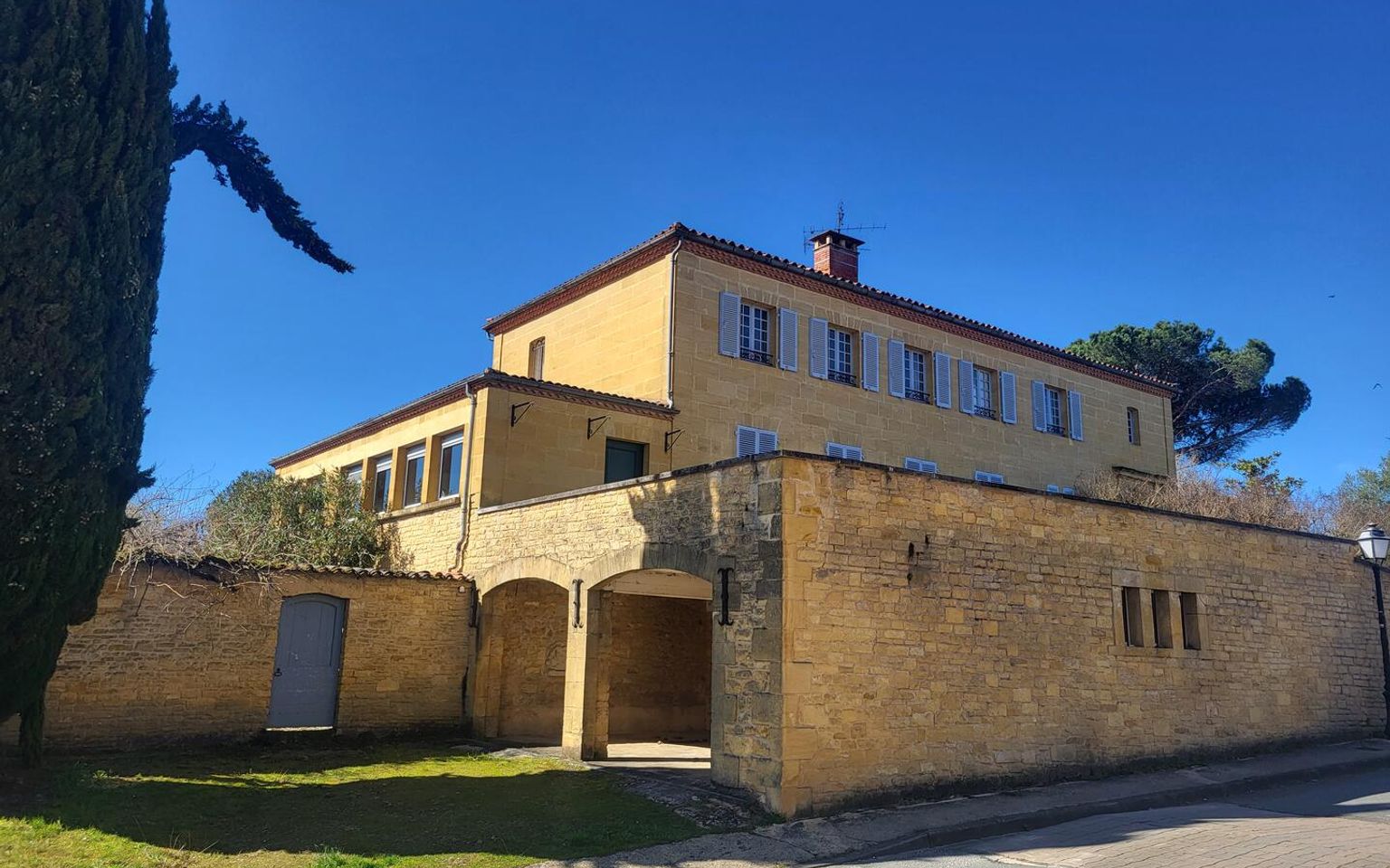 Magnifique demeure de 5 chambres avec locaux professionnels, piscine et vue - Périgord Noir