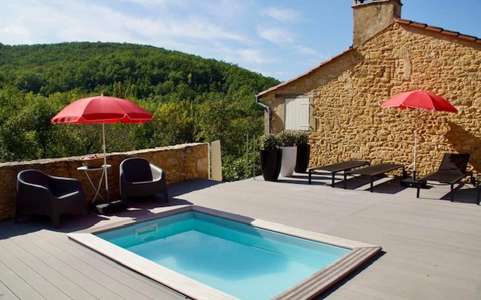 CHARMING SET OF 3 STONE HOUSES WITH SWIMMING POOL. WALK TO THE SHOPS. AP2288-1