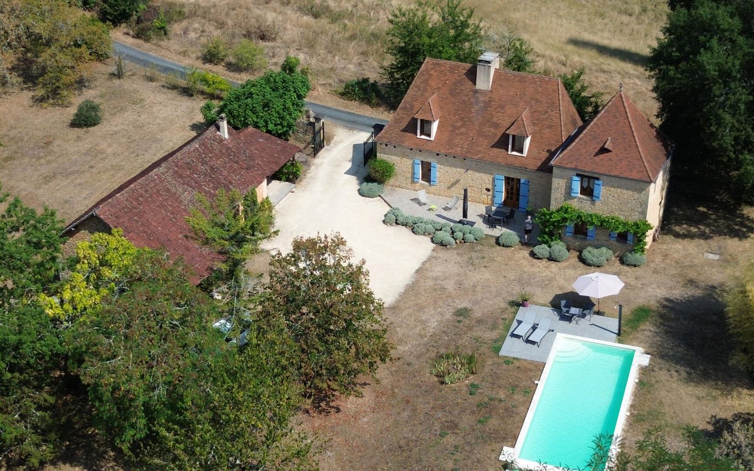 Charming property with swimming pool and 6,268 m² of land
