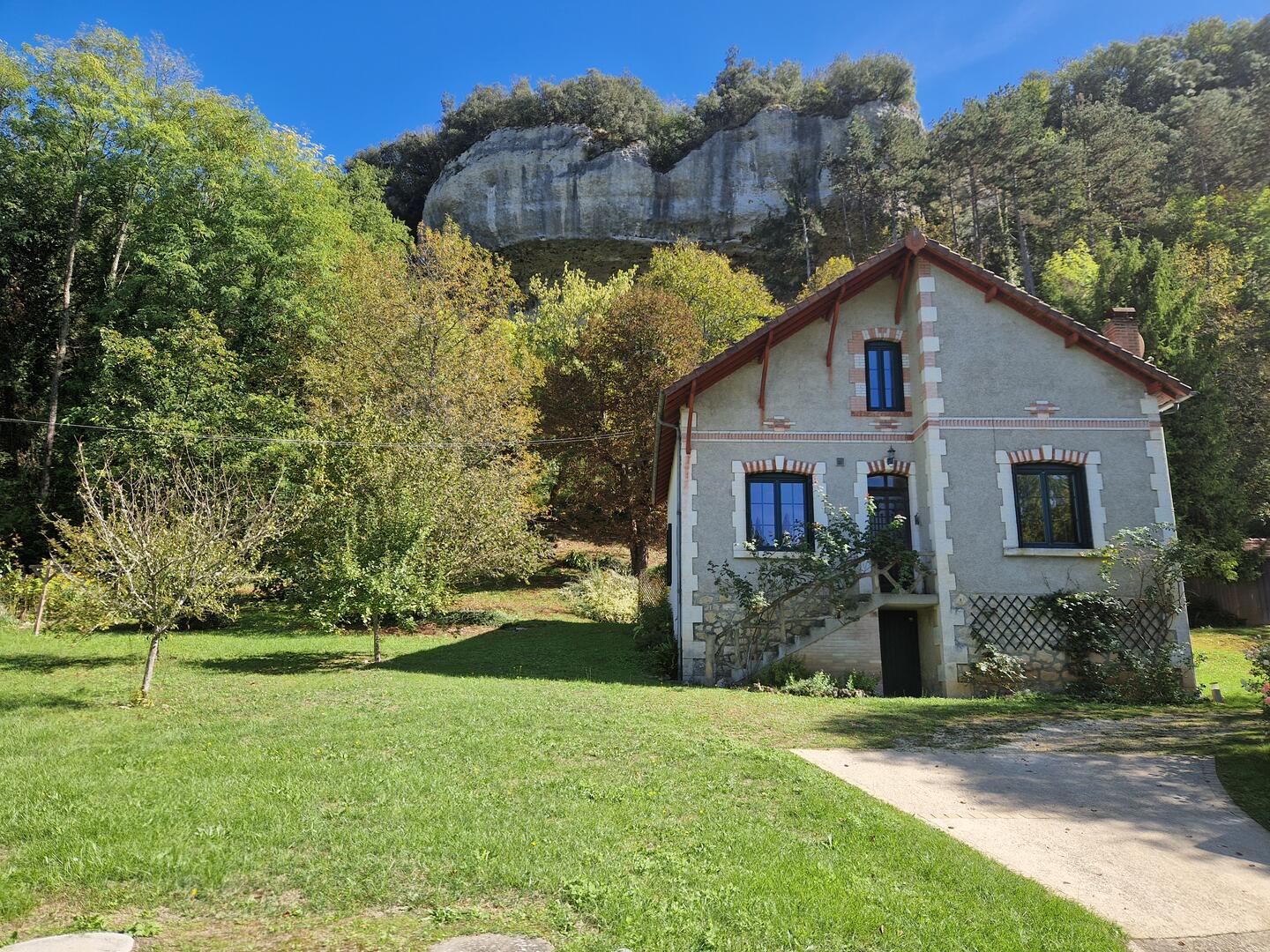 Maison de village de 140m² habitables avec garage et jardin