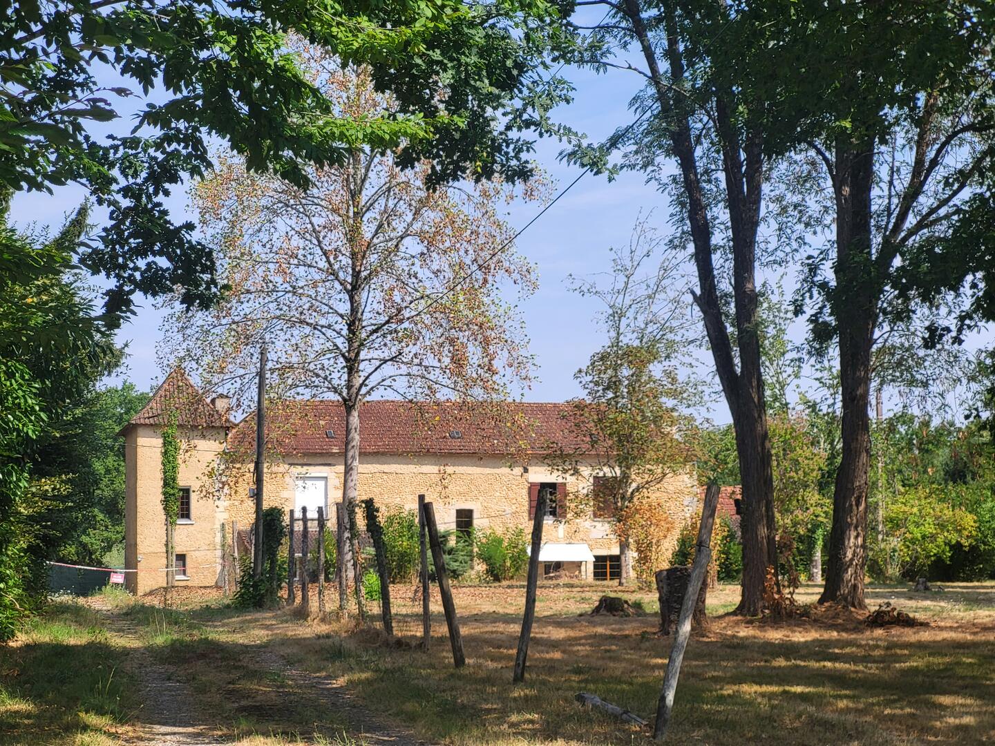 Ancienne maison périgourdine sur 1,5 hectare de terrain