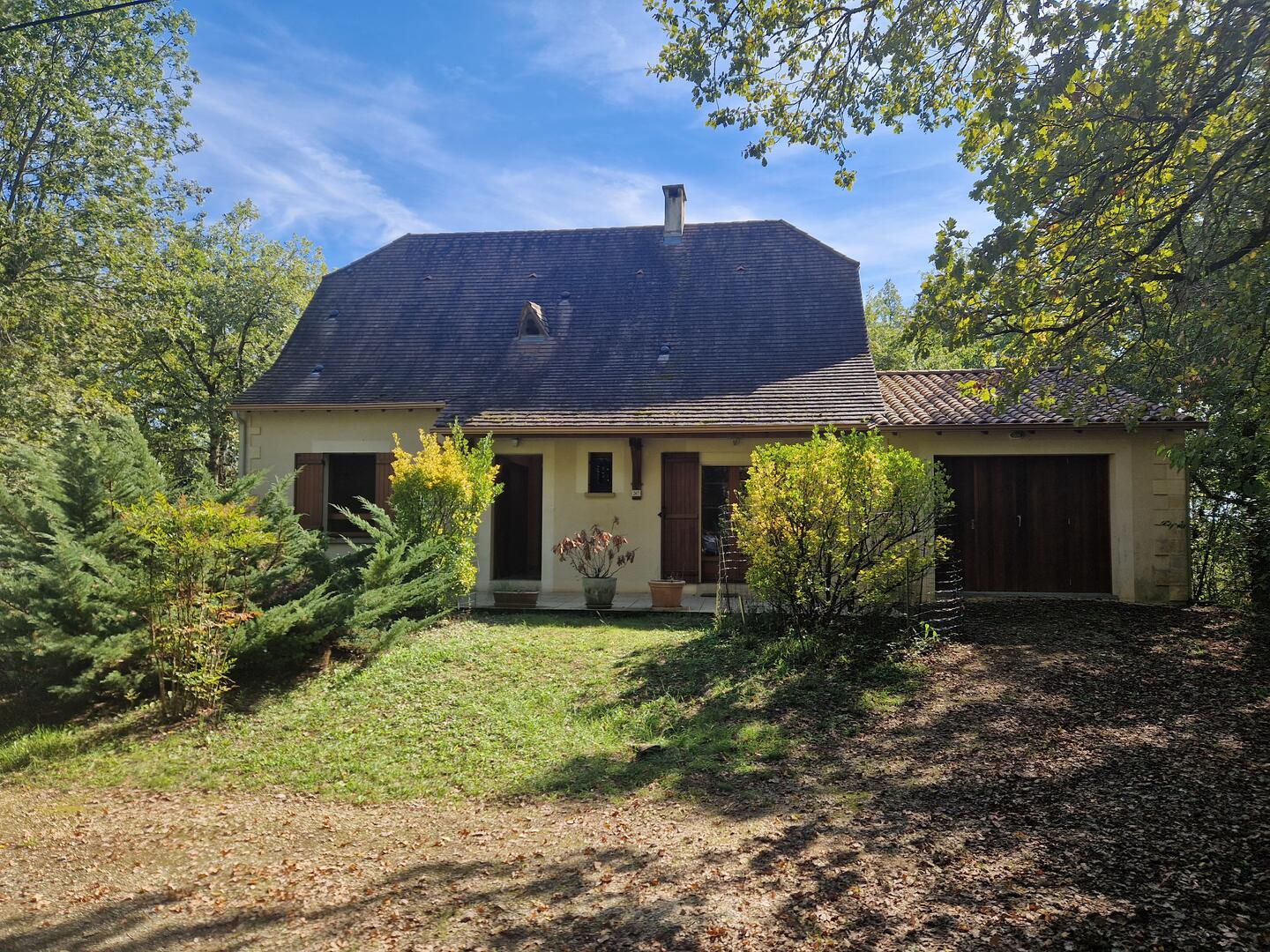 Les Eyzies - Maison périgourdine avec 3 chambres, garage et grand sous-sol.