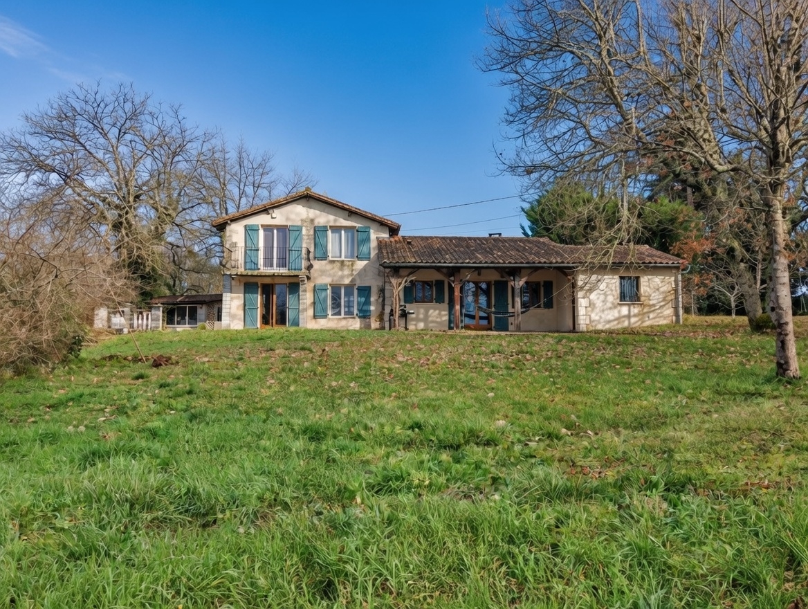 Secteur Brantôme - Au calme, maison en pierre rénovée avec belle vue