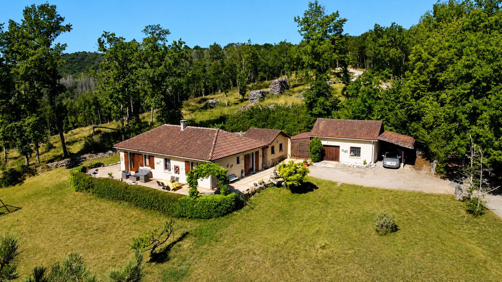 Les Eyzies - Jolie maison de plain-pied avec 3 chambres, garage et jardin de 3400m².
