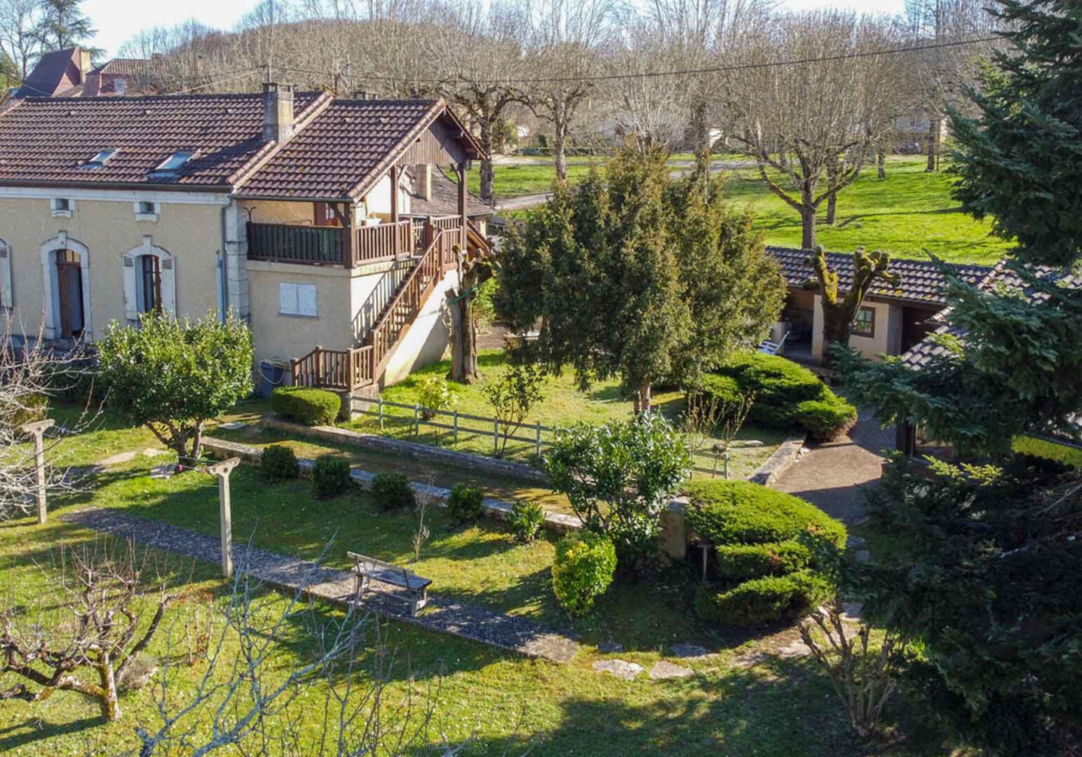 Propriété avec 3 habitations – Idéale pour projet locatif