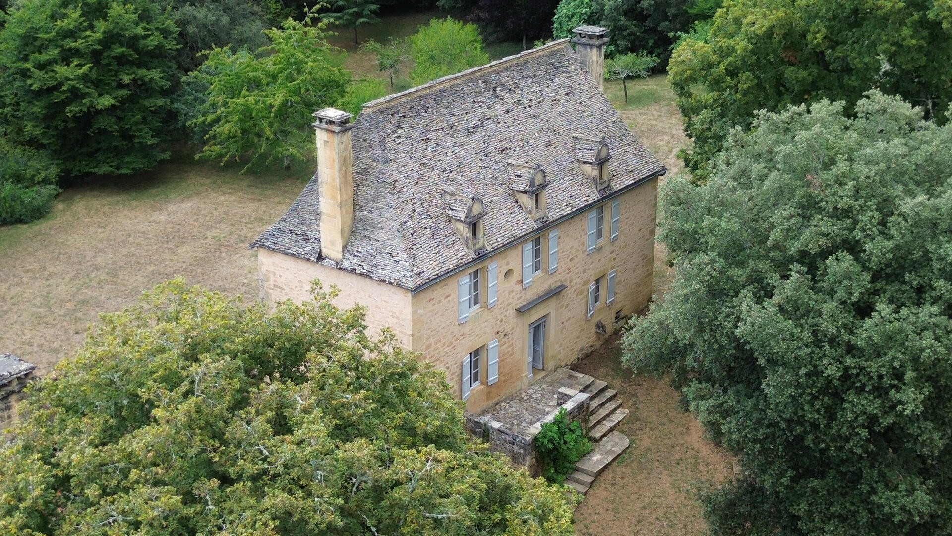 Domaine d'Exception en Périgord Noir : Maison de Maître (197 m²) et Maison d'Amis sur 4 Hectares, à 15 km de Sarlat